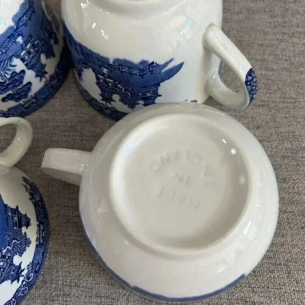 Vintage Set of 4 Blue & White - Blue Willow Coffee Cups Mugs Made In England - Picture 7 of 7